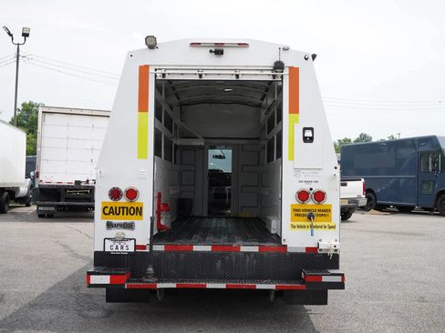 Used 2018 Ford E-450 and Econoline 450 Super Duty RWD image 10