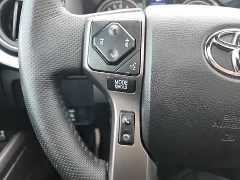 Used 2022 Toyota Tacoma Limited AWD/4WD image 25