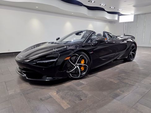 New 2025 McLaren 750S Spider RWD image 1