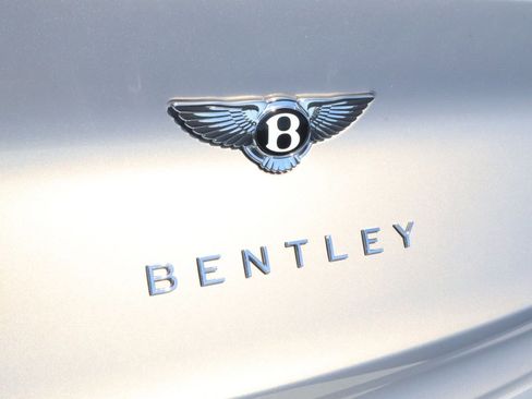 Used 2023 Bentley Bentayga Extended Wheelbase AWD/4WD image 13