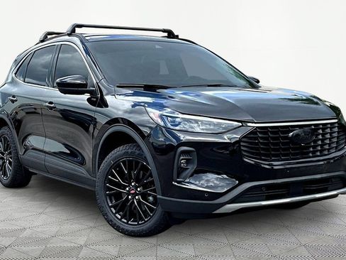 Used 2025 Ford Escape SE w/ PHEV Premium Package FWD image 3