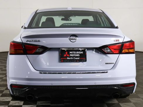 Used 2023 Nissan Altima 2.0 SR FWD image 13