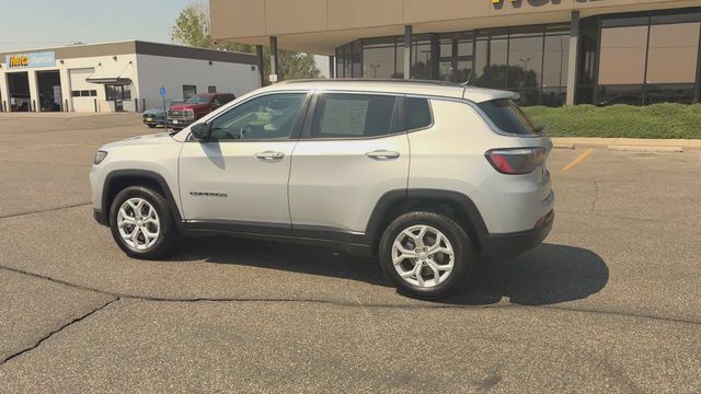 Used 2024 Jeep Compass Latitude AWD/4WD image 6