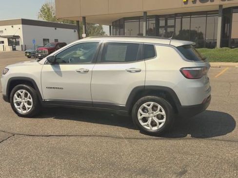 Used 2024 Jeep Compass Latitude AWD/4WD image 6