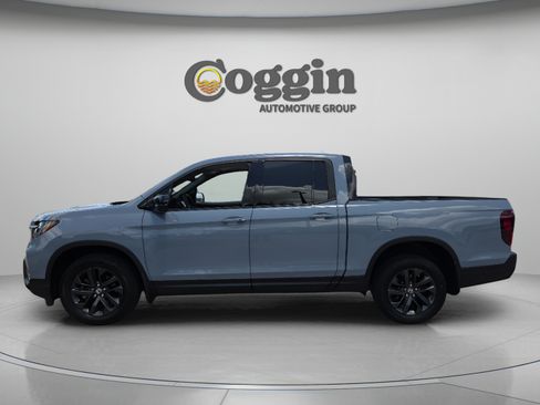 Used 2025 Honda Ridgeline Sport image 2