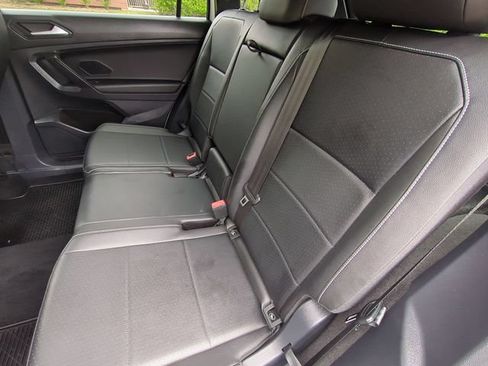 Used 2021 Volkswagen Tiguan SE AWD/4WD image 28