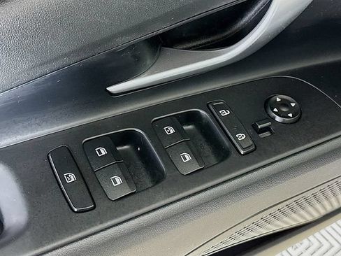 Used 2023 Hyundai Elantra SEL w/ Convenience Package FWD image 19
