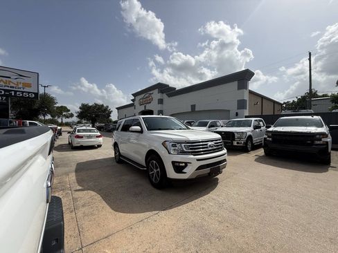 Used 2020 Ford Expedition XLT w/ Equipment Group 202A RWD image 46