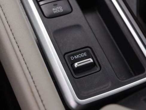 Used 2025 Nissan Pathfinder SL w/ SL Premium Package FWD image 22
