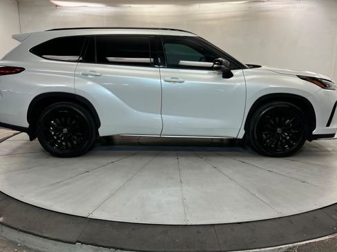 Used 2023 Toyota Highlander XSE FWD image 7