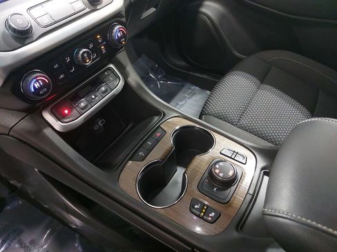 Used 2023 GMC Acadia SLE w/ Driver Convenience Package image 27