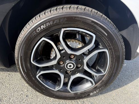 Used 2018 smart fortwo electric drive RWD image 40