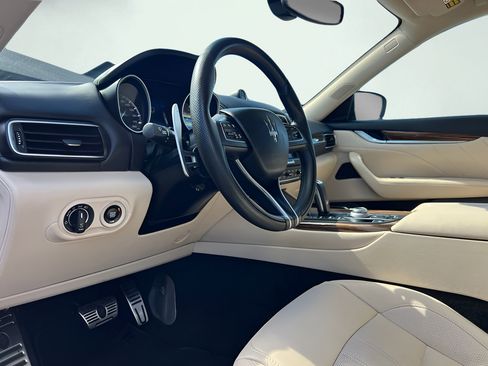 Used 2019 Maserati Levante GranSport AWD/4WD image 2