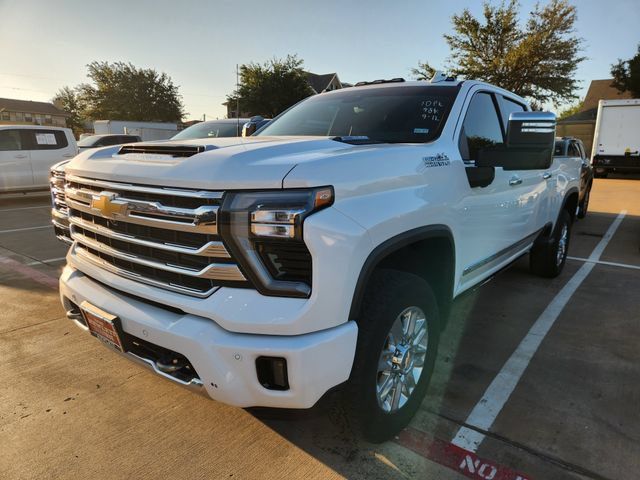 Used 2025 Chevrolet Silverado 2500 High Country w/ Technology Package AWD/4WD image 3