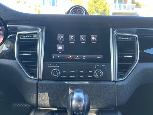 Used 2018 Porsche Macan AWD/4WD image 10