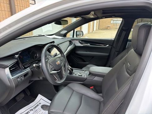 Certified 2025 Cadillac XT5 Premium Luxury image 8