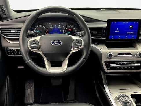Used 2023 Ford Explorer XLT w/ Equipment Group 202A image 5
