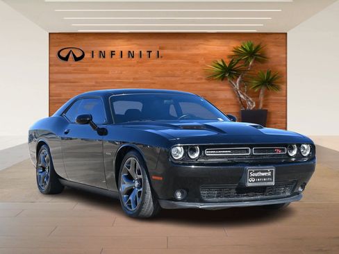 Used 2015 Dodge Challenger R/T w/ Quick Order Package 22B R/T image 3