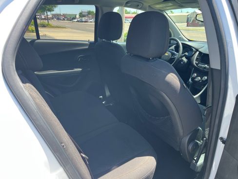Used 2020 Chevrolet Trax LS w/ Tint and Cruise Package FWD image 8