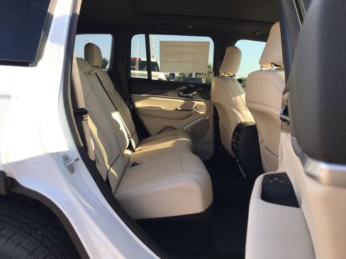 New 2025 Jeep Grand Cherokee Limited 4xe AWD/4WD image 16