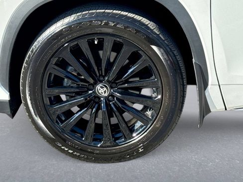 Used 2023 Toyota Highlander XSE AWD/4WD image 18