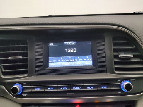 Used 2020 Hyundai Elantra SE FWD image 25