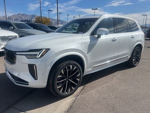 New 2026 Volvo XC90 T8 Plus w/ Protection Package image 8