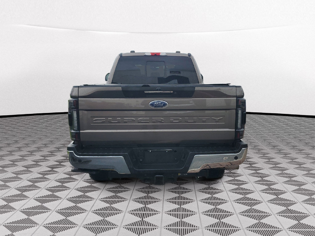 Used 2022 Ford F350 Lariat w/ Lariat Ultimate Package AWD/4WD image 3