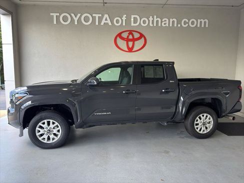 Certified 2025 Toyota Tacoma SR5 AWD/4WD image 1