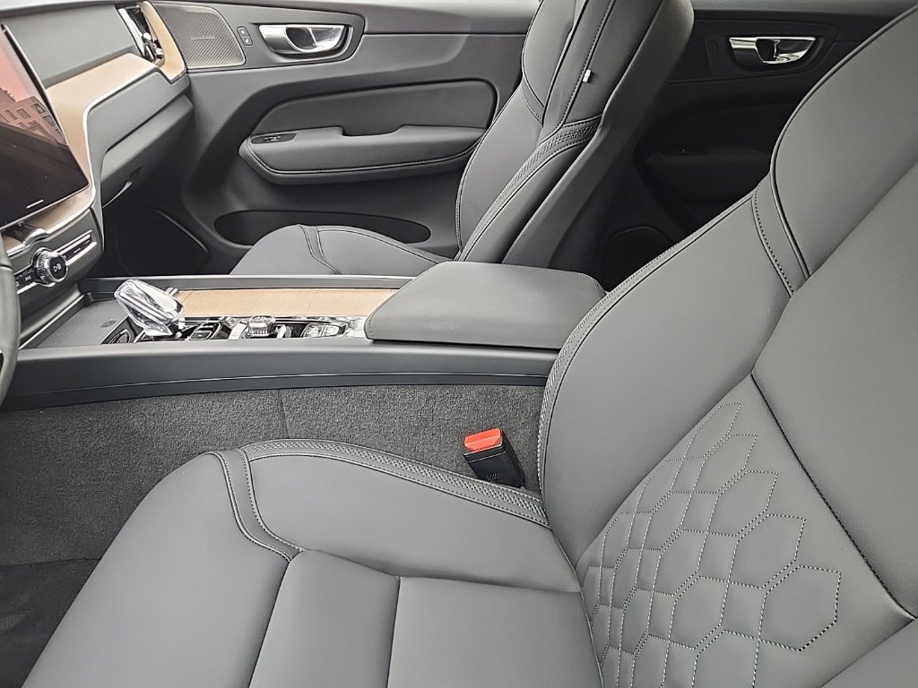 Used 2026 Volvo XC60 B5 Plus AWD/4WD image 14