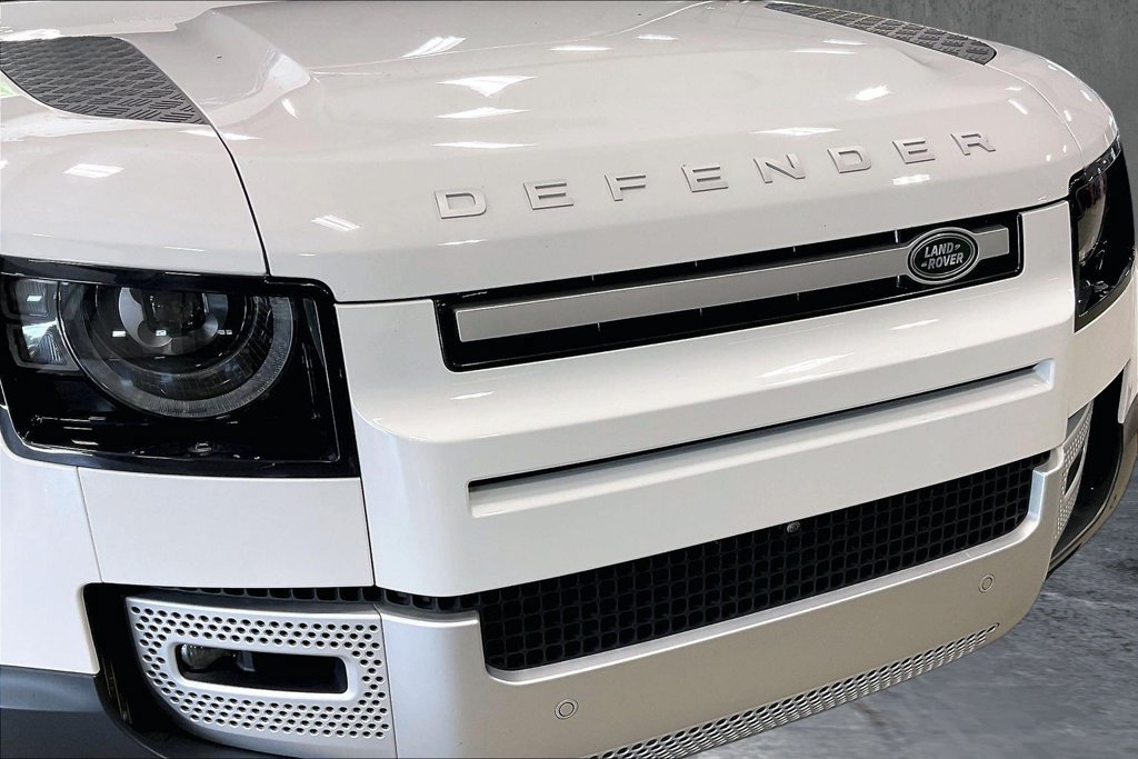 Certified 2024 Land Rover Defender 110 S AWD/4WD image 34