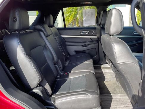 Used 2018 Ford Explorer XLT AWD/4WD image 28