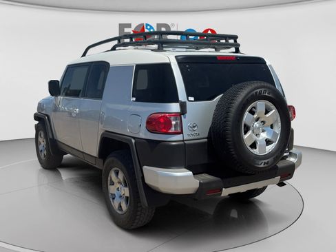 Used 2007 Toyota FJ Cruiser 2WD image 3