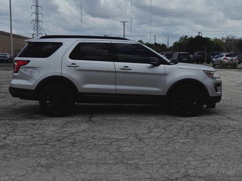 Used 2019 Ford Explorer XLT w/ Equipment Group 202A FWD image 2
