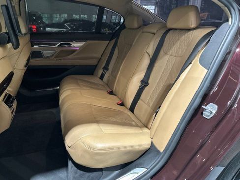 Used 2020 BMW 750i xDrive w/ Executive Package AWD/4WD image 6