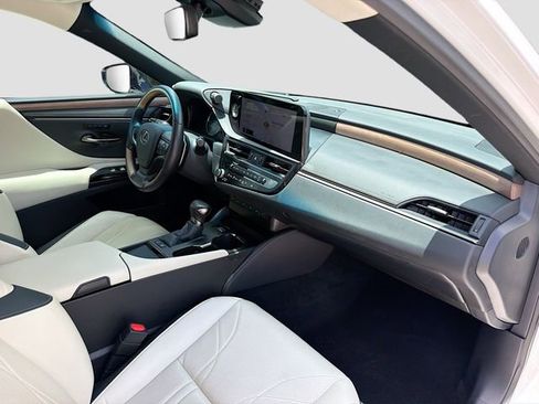 Used 2024 Lexus ES 300h w/ Technology Package FWD image 14