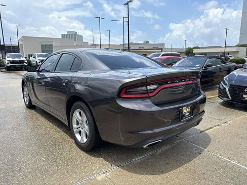 Used 2020 Dodge Charger SXT w/ Leather Interior Group RWD image 5