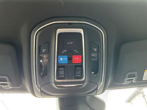 New 2026 Jeep Grand Cherokee Altitude image 27