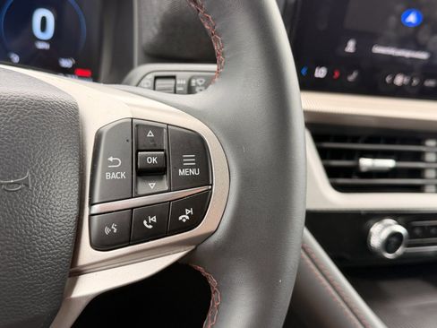 Used 2025 Ford Explorer Active AWD/4WD image 16