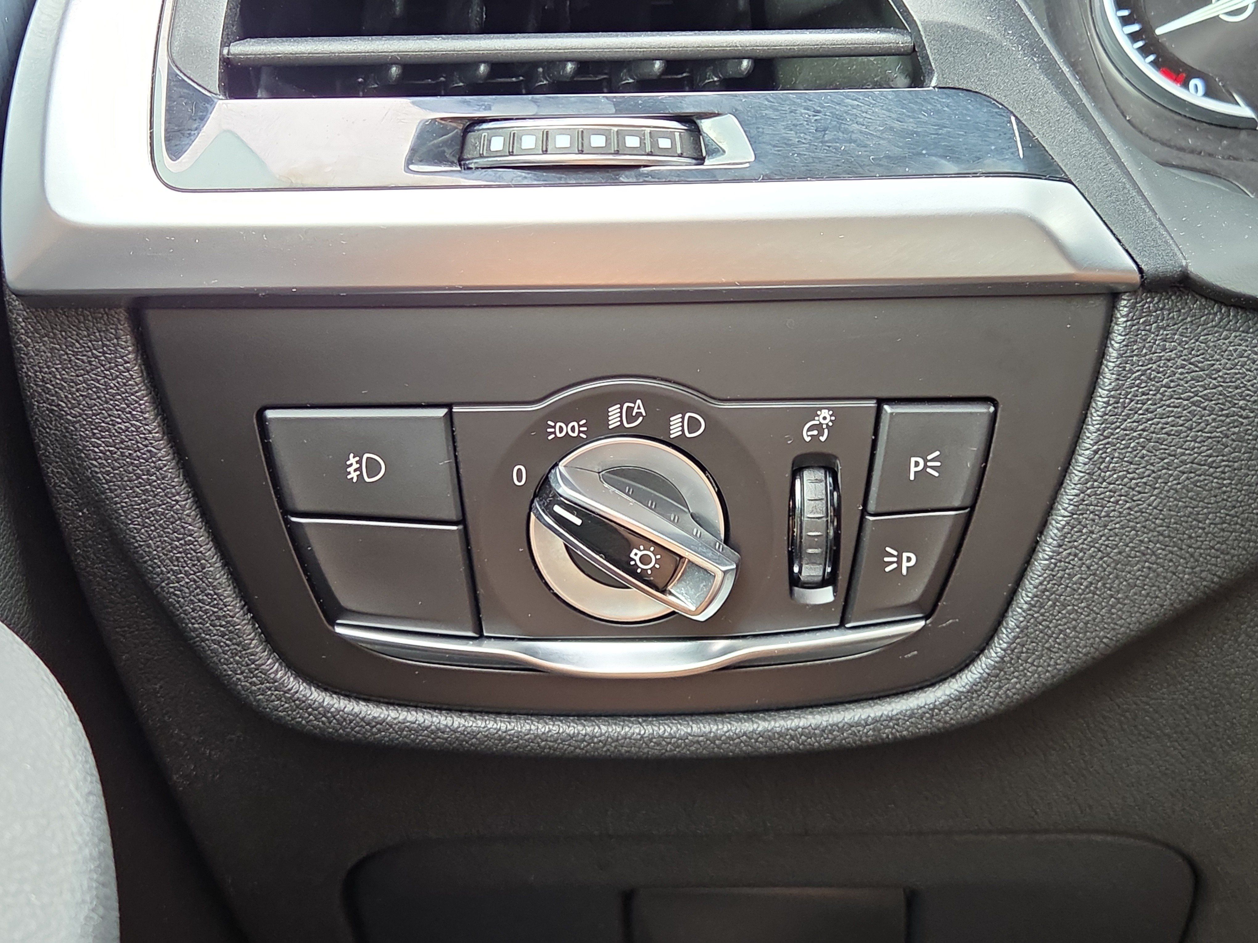 Used 2019 BMW X3 sDrive30i w/ Driving Assistance Package RWD image 27