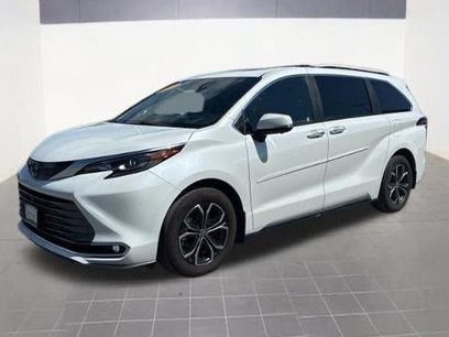 Used 2025 Toyota Sienna Platinum