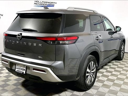 Used 2025 Nissan Pathfinder SL FWD image 9