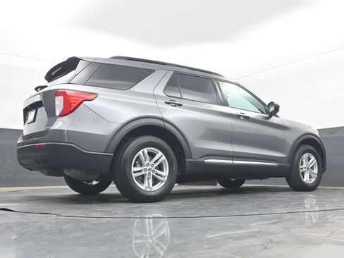 Used 2022 Ford Explorer XLT AWD/4WD image 30