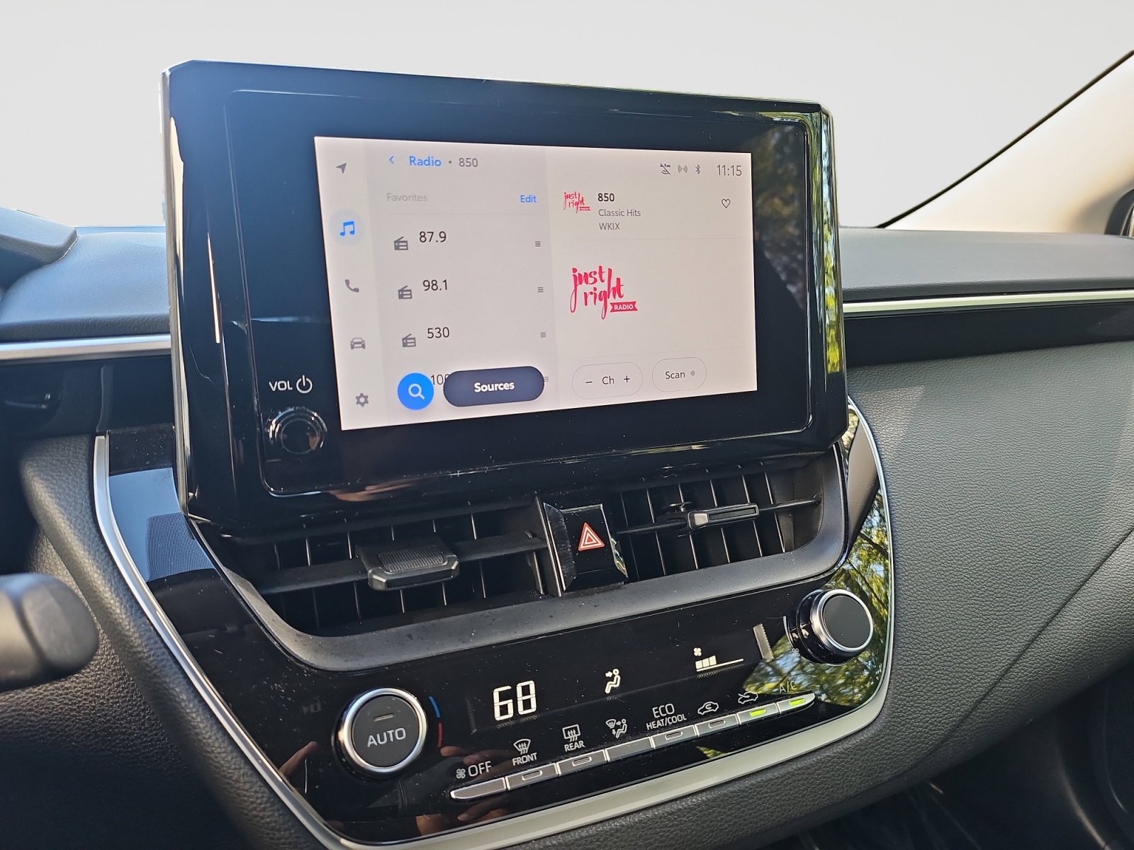 Used 2024 Toyota Corolla LE FWD image 27