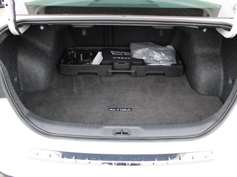 Certified 2022 Nissan Altima 2.5 SR image 5