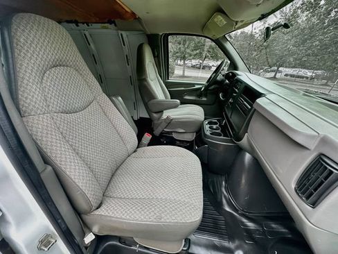 Used 2005 GMC Savana 2500 RWD image 26