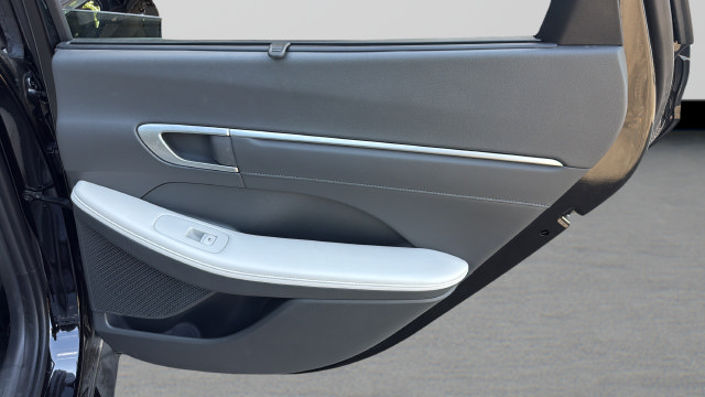 Used 2025 Hyundai Sonata Limited FWD image 30