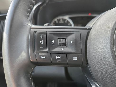 Used 2025 Nissan Pathfinder SV AWD/4WD image 29