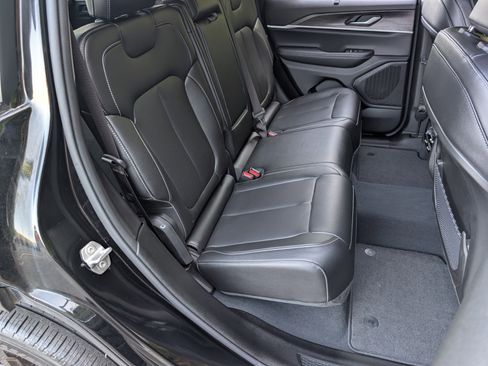 Used 2023 Jeep Grand Cherokee Limited w/ Luxury Tech Group II image 20