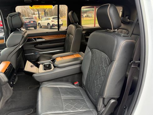 Used 2024 Jeep Grand Wagoneer Series III image 21